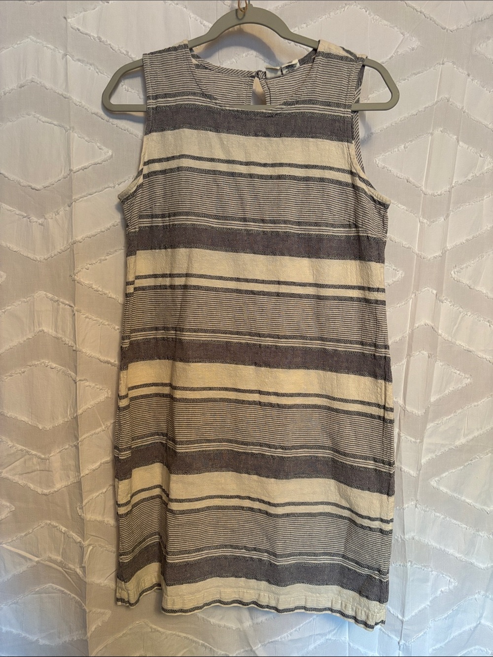 Artisan NY Linen-Blend Sleeveless Striped Shift Dress in Cream and Gray
